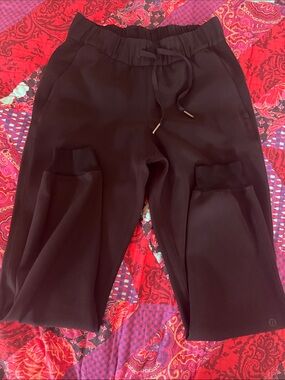 lululemon athletica Black Cropped Drawstring Pocket Joggers